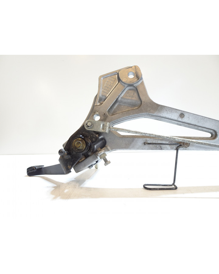 Kawasaki ER-5, fäste fotpinnar höger