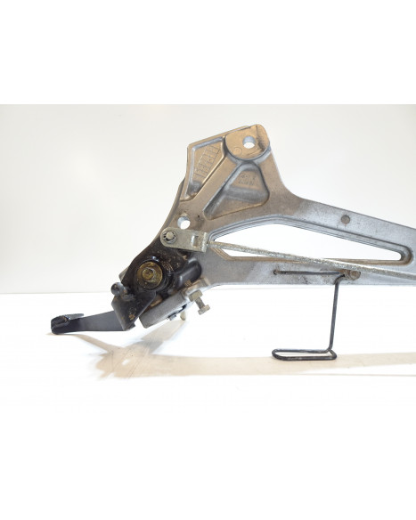 Kawasaki ER-5, fäste fotpinnar höger