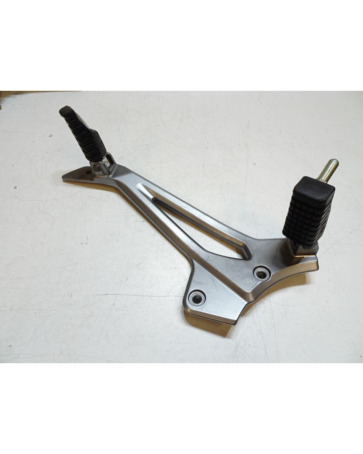 Kawasaki ER-5, fäste fotpinnar vänster