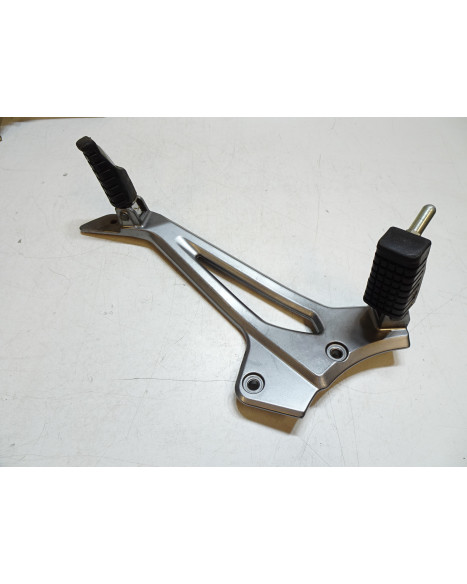 Kawasaki ER-5, fäste fotpinnar vänster