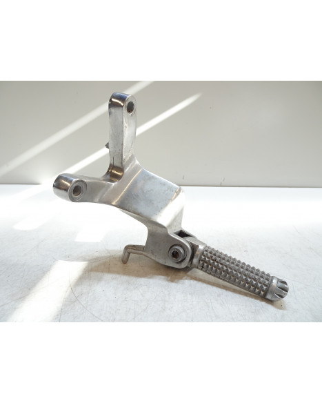 Yamaha YZF1000R Thunderace, passagerarfotpinne vänster komplett