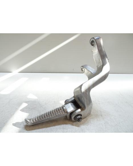 Yamaha YZF1000R Thunderace, passagerarfotpinne vänster komplett