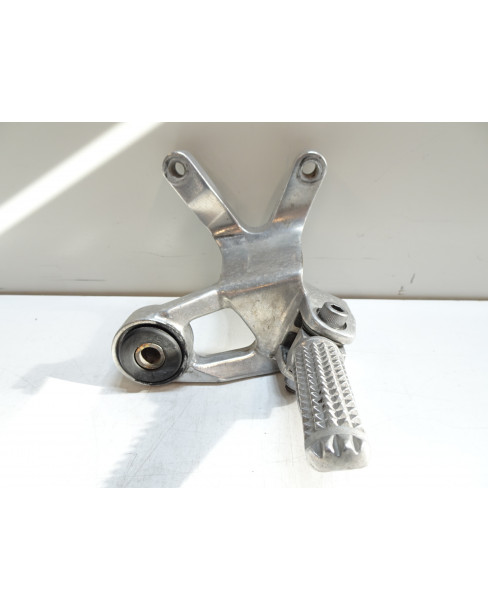 Yamaha YZF1000R Thunderace, passagerarfotpinne höger...