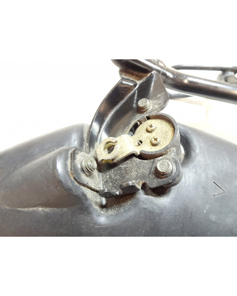 Yamaha YZF1000R Thunderace, saddellåskåpa