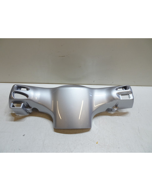 Vespa LX 50/125/150, bakre styrkåpa 2