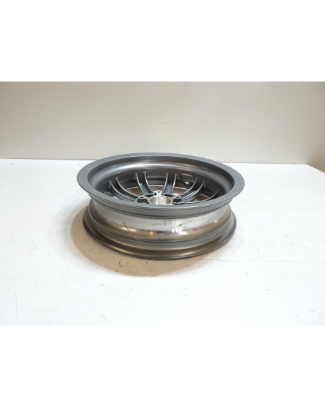 Piaggio MP3, framfälg