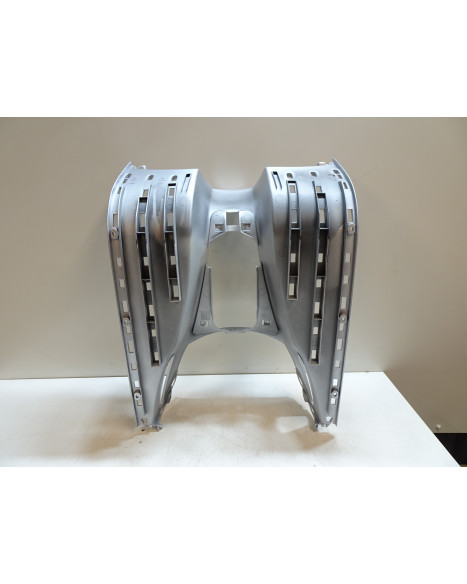 Vespa GT 200, fotplatta