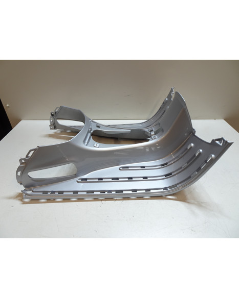 Vespa GT 200, fotplatta