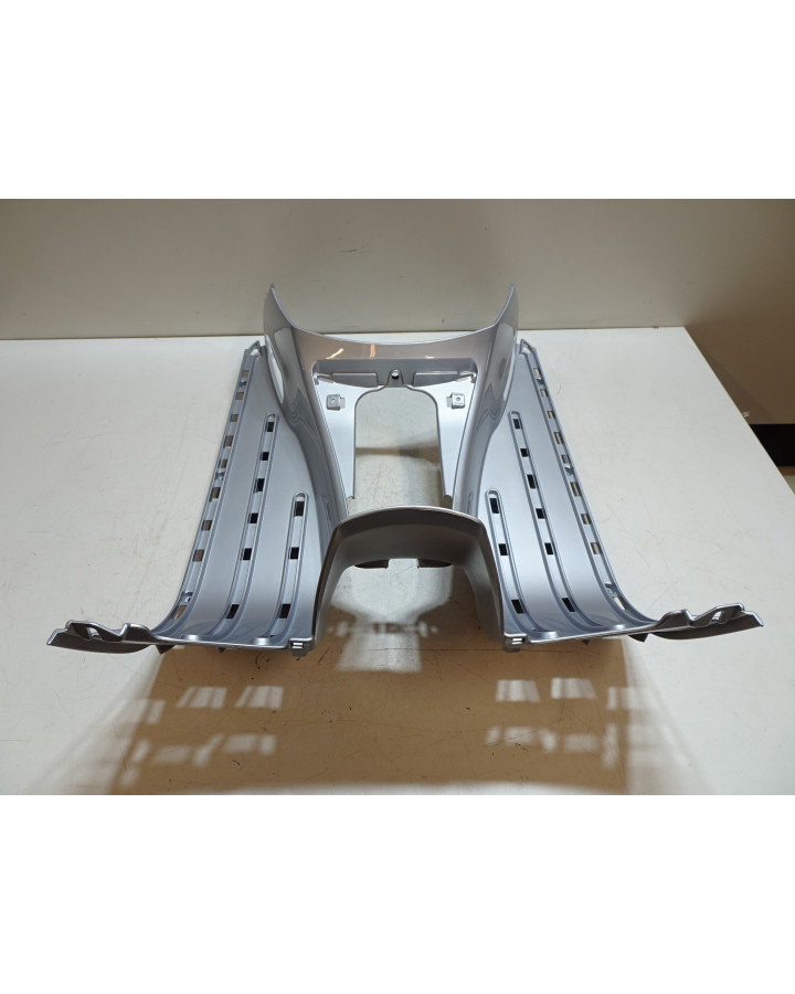 Vespa GT 200, fotplatta