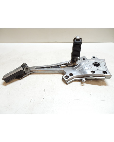 Kawasaki GPZ 750R, fäste fotpinnar vänster