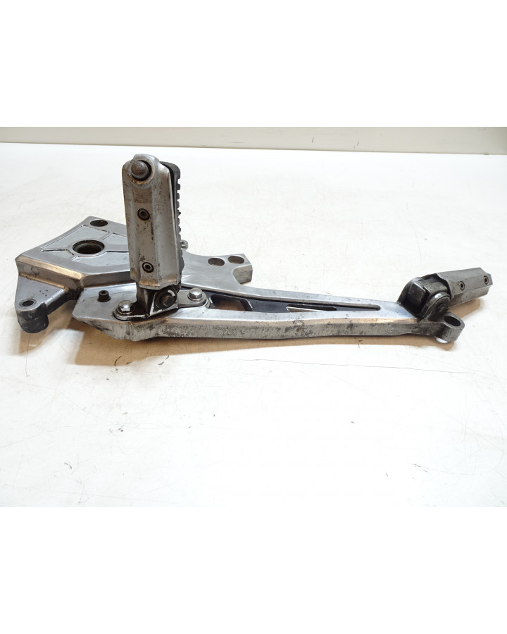 Kawasaki GPZ 750R, fäste fotpinnar vänster