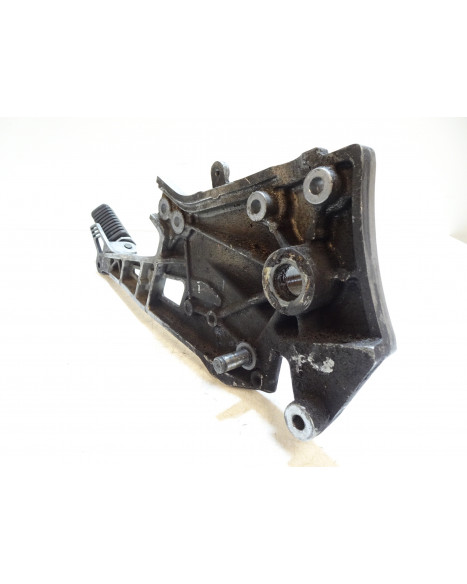 Kawasaki GPZ 750R, fäste fotpinnar vänster