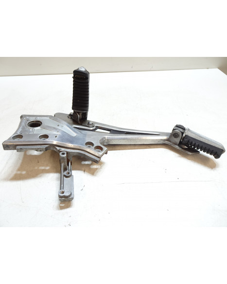 Kawasaki GPZ 750R, fäste fotpinnar höger