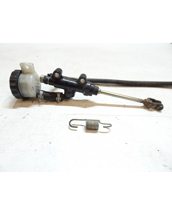 Kawasaki GPZ 750R, bromscylinder bak