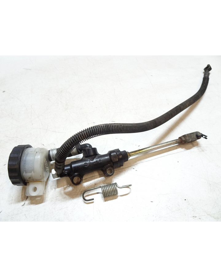 Kawasaki GPZ 750R, bromscylinder bak