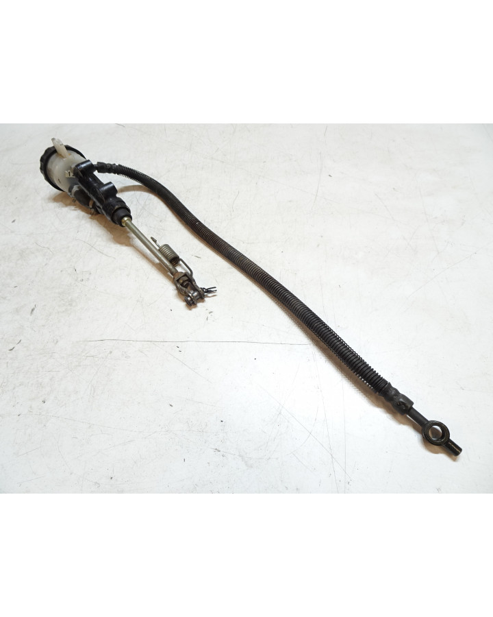 Kawasaki GPZ 750R, bromscylinder bak