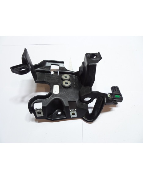 Yamaha Tenere 700, fäste