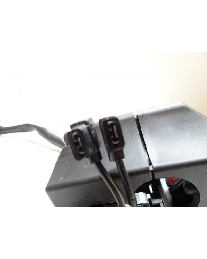 Yamaha Tenere 700, omkopplare höger