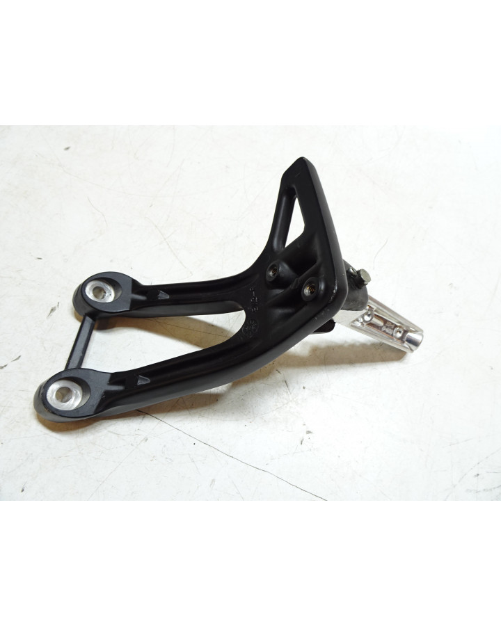 Yamaha Tenere 700, passagerarfotpinne höger...