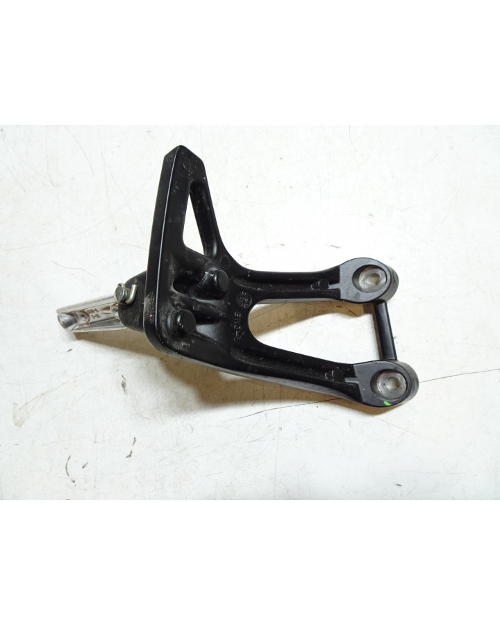 Yamaha Tenere 700, passagerarfotpinne vänster...