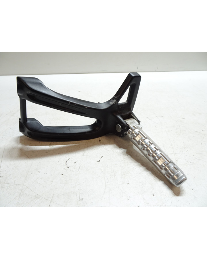 Yamaha Tenere 700, passagerarfotpinne vänster...