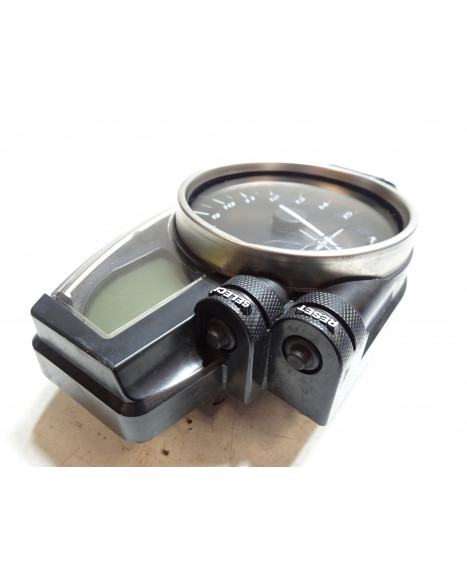 Yamaha R1, hastighetsmätare