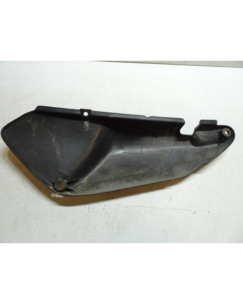 Honda XRV750 Africa Twin, bakre sidokåpa höger 2