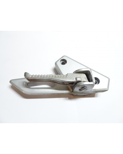 Peugeot Speedfight 3/4, passagerarfotpinne höger komplett