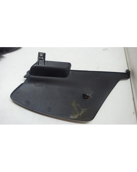 Derbi Senda, bakre sidokåpa vänster