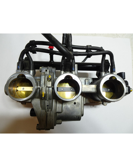 Triumph Street Triple, gasspjäll/insprut ink spridarbrygga