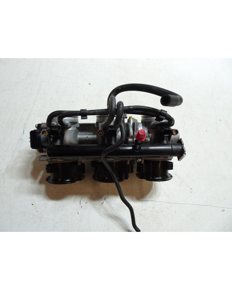 Triumph Street Triple, gasspjäll/insprut ink spridarbrygga