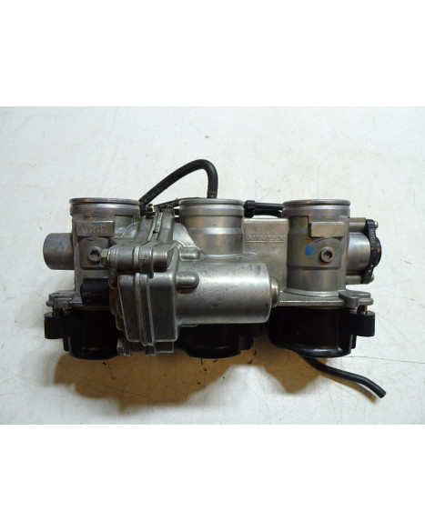 Triumph Street Triple, gasspjäll/insprut ink spridarbrygga