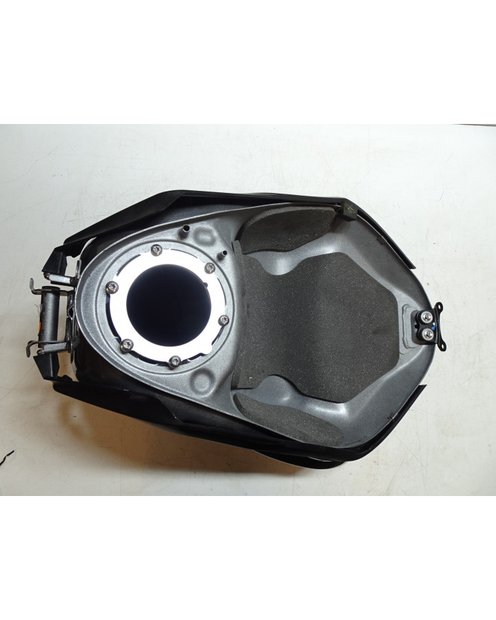 Triumph Street Triple, bränsletank