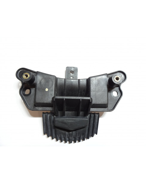 Triumph Street Triple, sadelfäste/fäste bakram 2