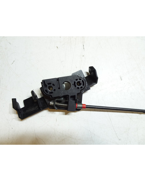 Triumph Street Triple, sadellås med vajer