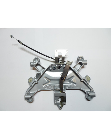 KTM 1290 Super Duke GT, sadelfäste