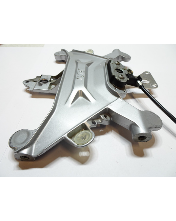 KTM 1290 Super Duke GT, sadelfäste