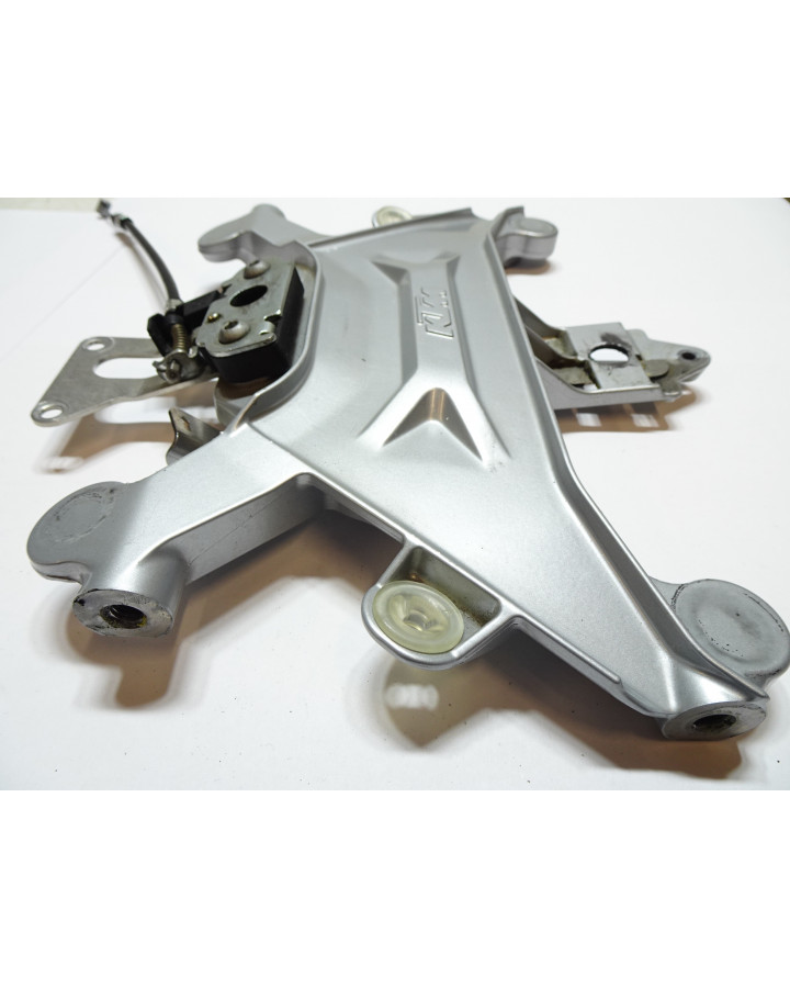 KTM 1290 Super Duke GT, sadelfäste