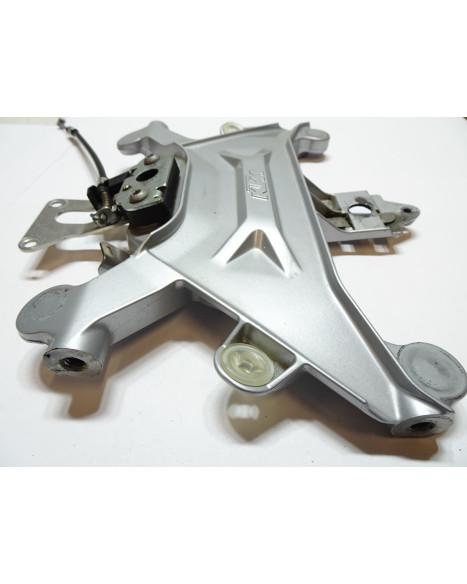 KTM 1290 Super Duke GT, sadelfäste