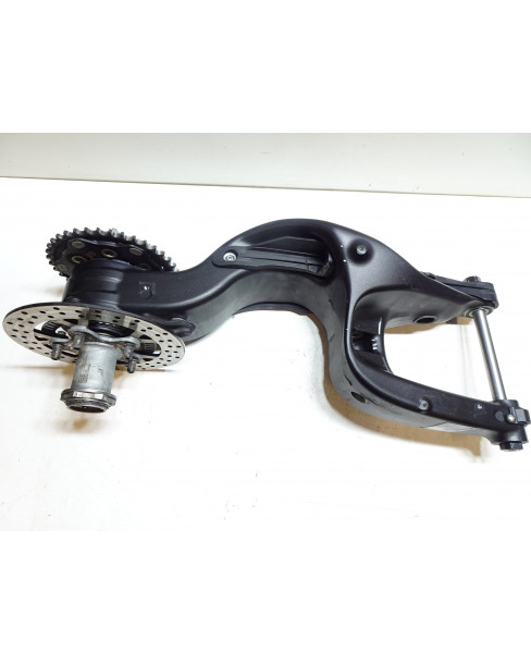 KTM 1290 Super Duke GT, sving 2