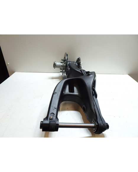 KTM 1290 Super Duke GT, sving