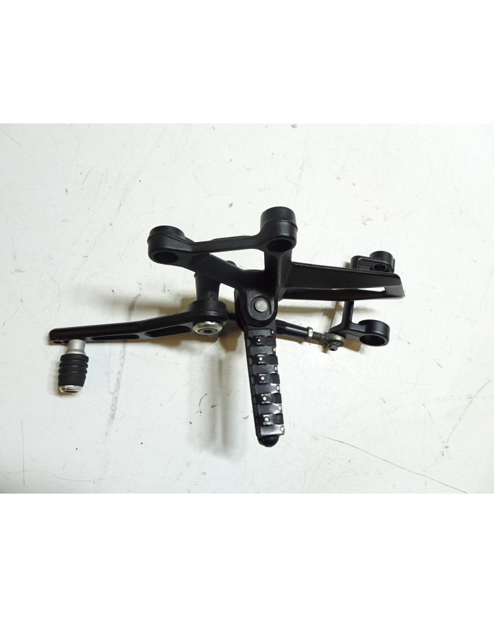 KTM 1290 Super Duke GT, fotpinne vänster komplett