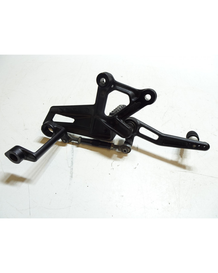 KTM 1290 Super Duke GT, fotpinne vänster komplett