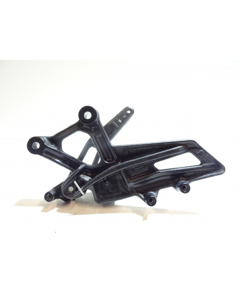 KTM 1290 Super Duke GT, fotpinne höger komplett