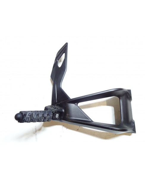 KTM 1290 Super Duke GT, passagerarfotpinne höger komplett 2