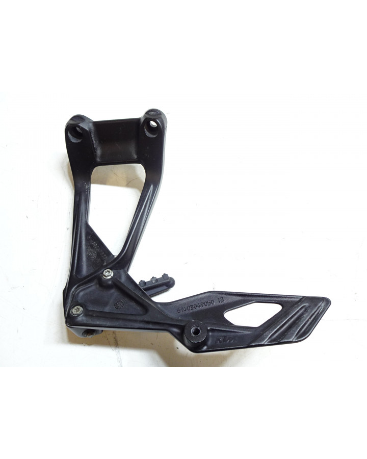 KTM 1290 Super Duke GT, passagerarfotpinne...