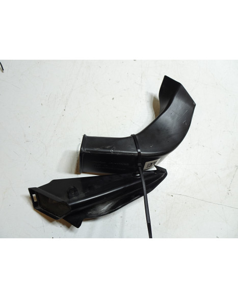 KTM 1290 Super Duke GT, luftintag vänster