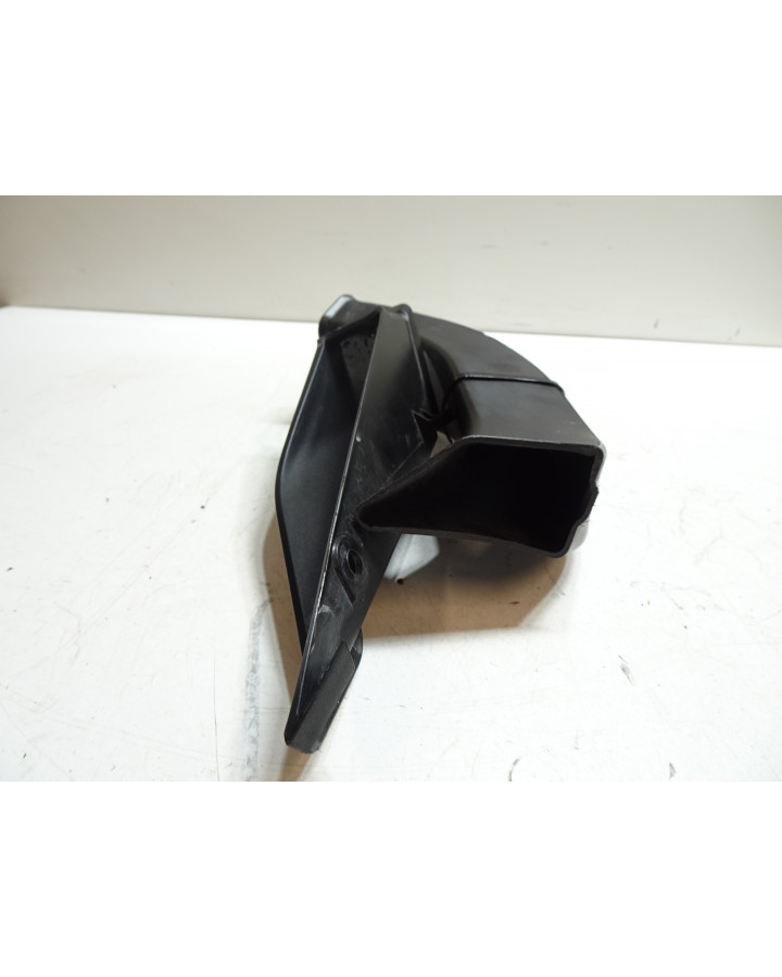 KTM 1290 Super Duke GT, luftintag höger