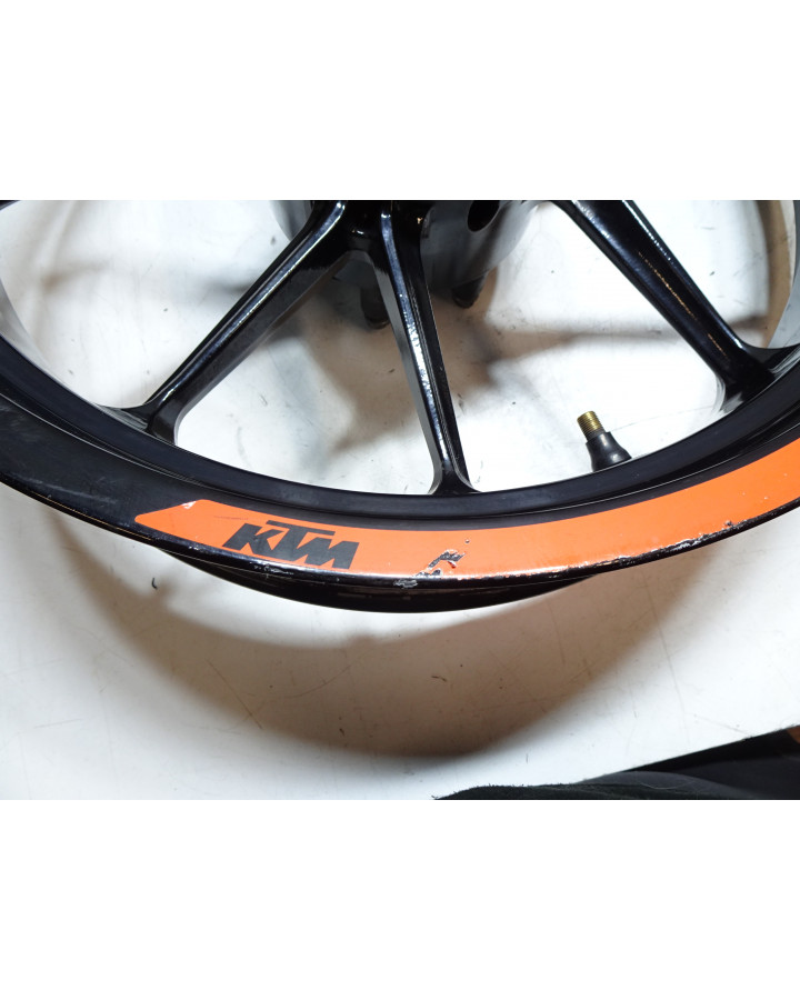 KTM 125 Duke, bakfälg