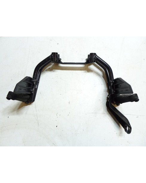 KTM 125 Duke, passagerarfotpinne komplett (par) 2